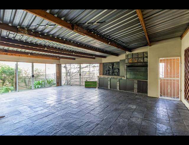 4 BEDROOM HOUSE FOR SALE IN VAN RIEBEECK PARK